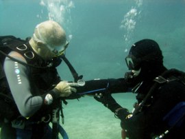 on your PADI Open Water Course in Gran Canaria you get free use of Dive Computers