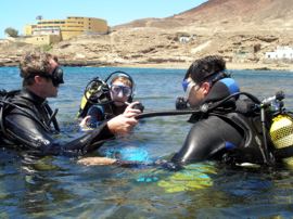 Getting ready for a try dive in Arinaga, Gran Canaria