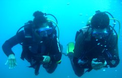 Practicing with a compass on a BSAC Sports Diver Course in the Canary Islands
