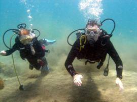 Father and Daughter enjoy a discover dive together in Arinaga, Gran Canaria